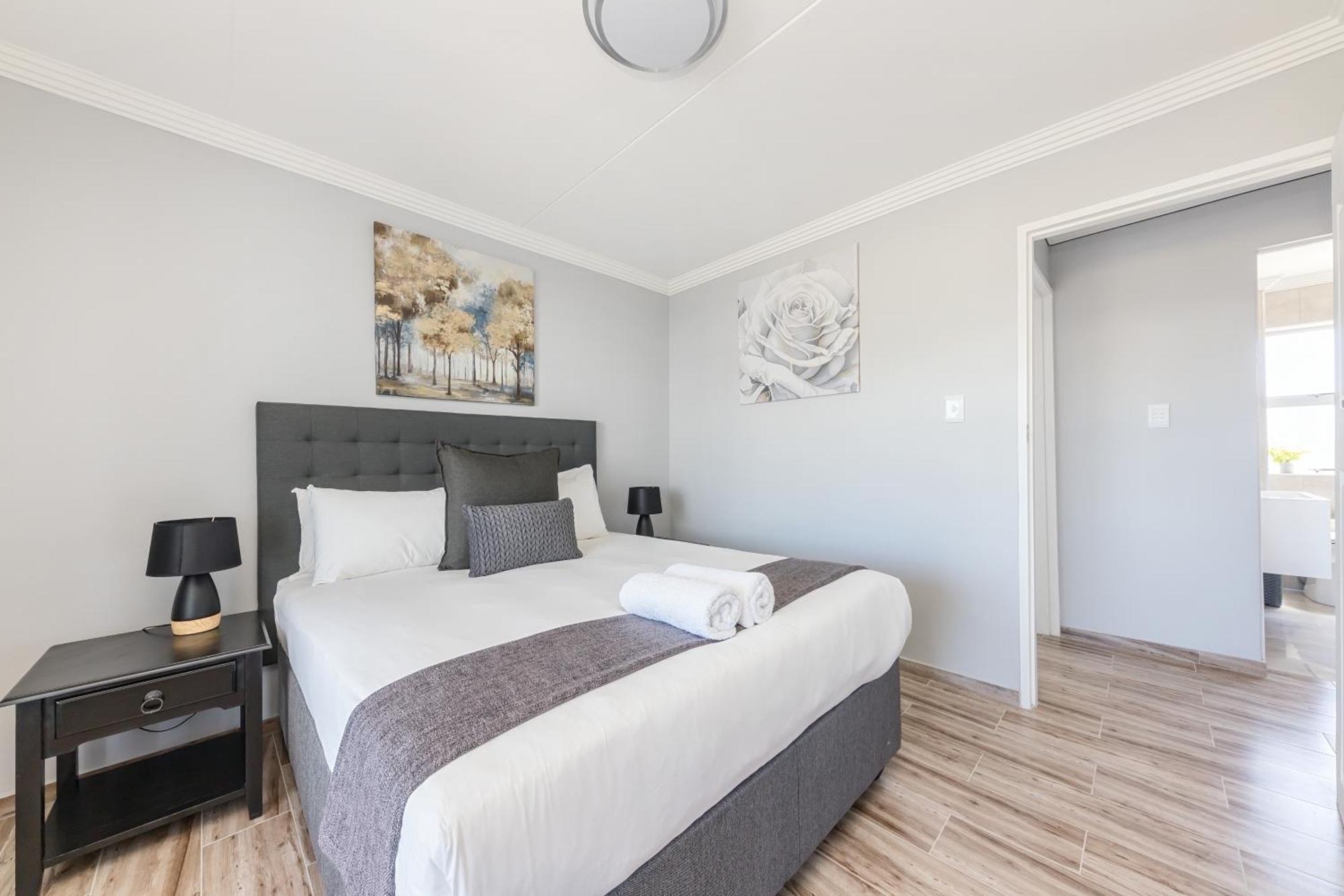 90 St Tropez Big Bay Club Apartment *