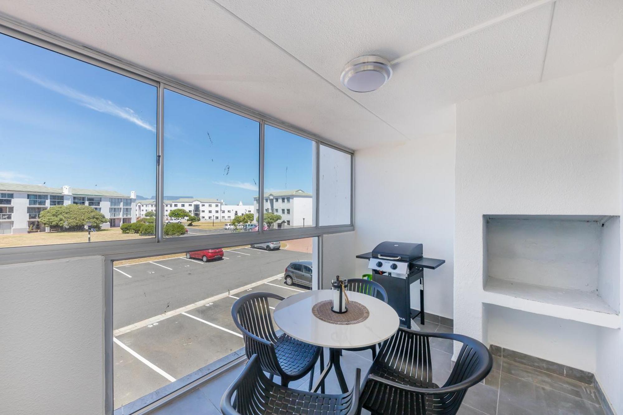 90 St Tropez Big Bay Club Apartment