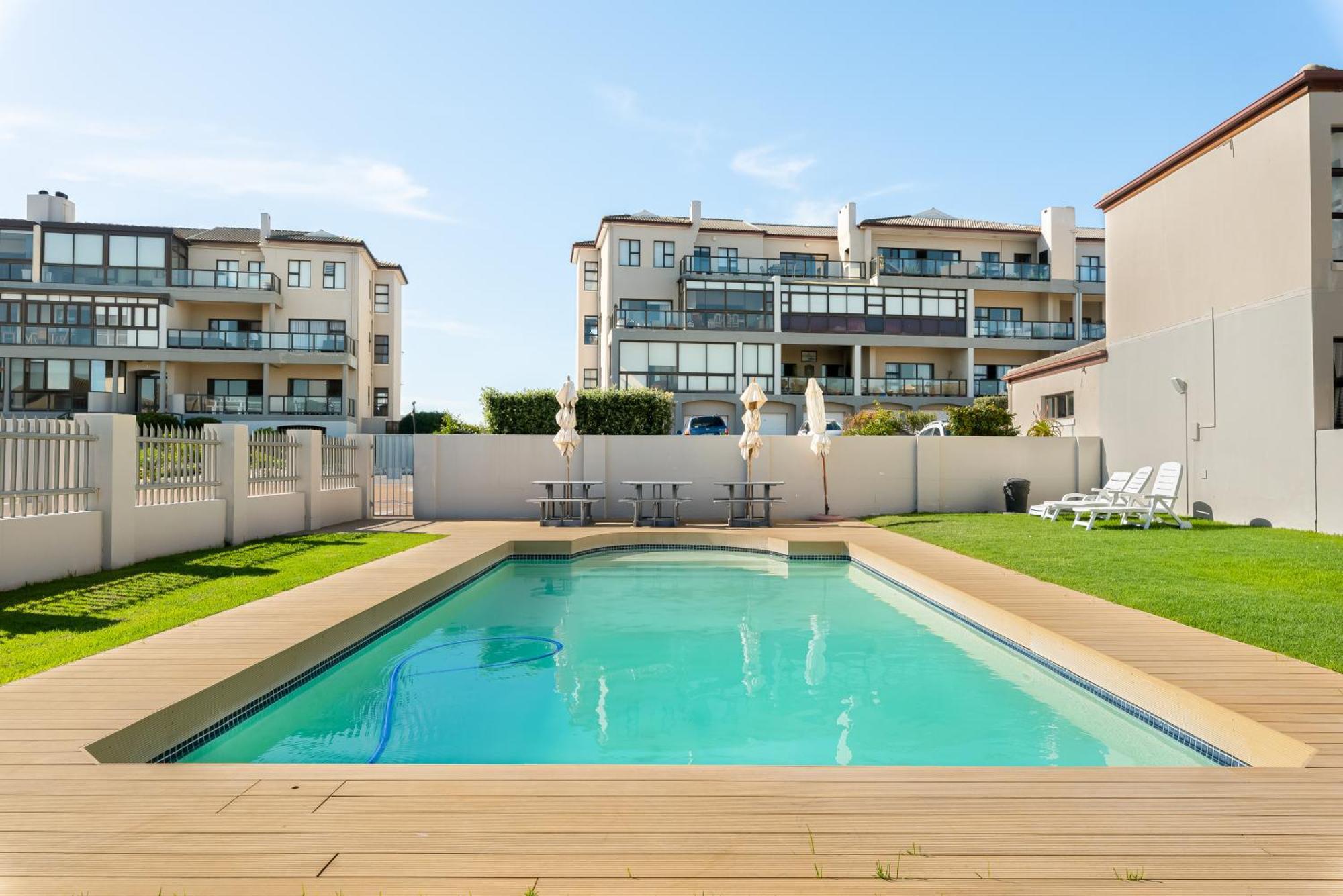 90 St Tropez Big Bay Club * Cape Town