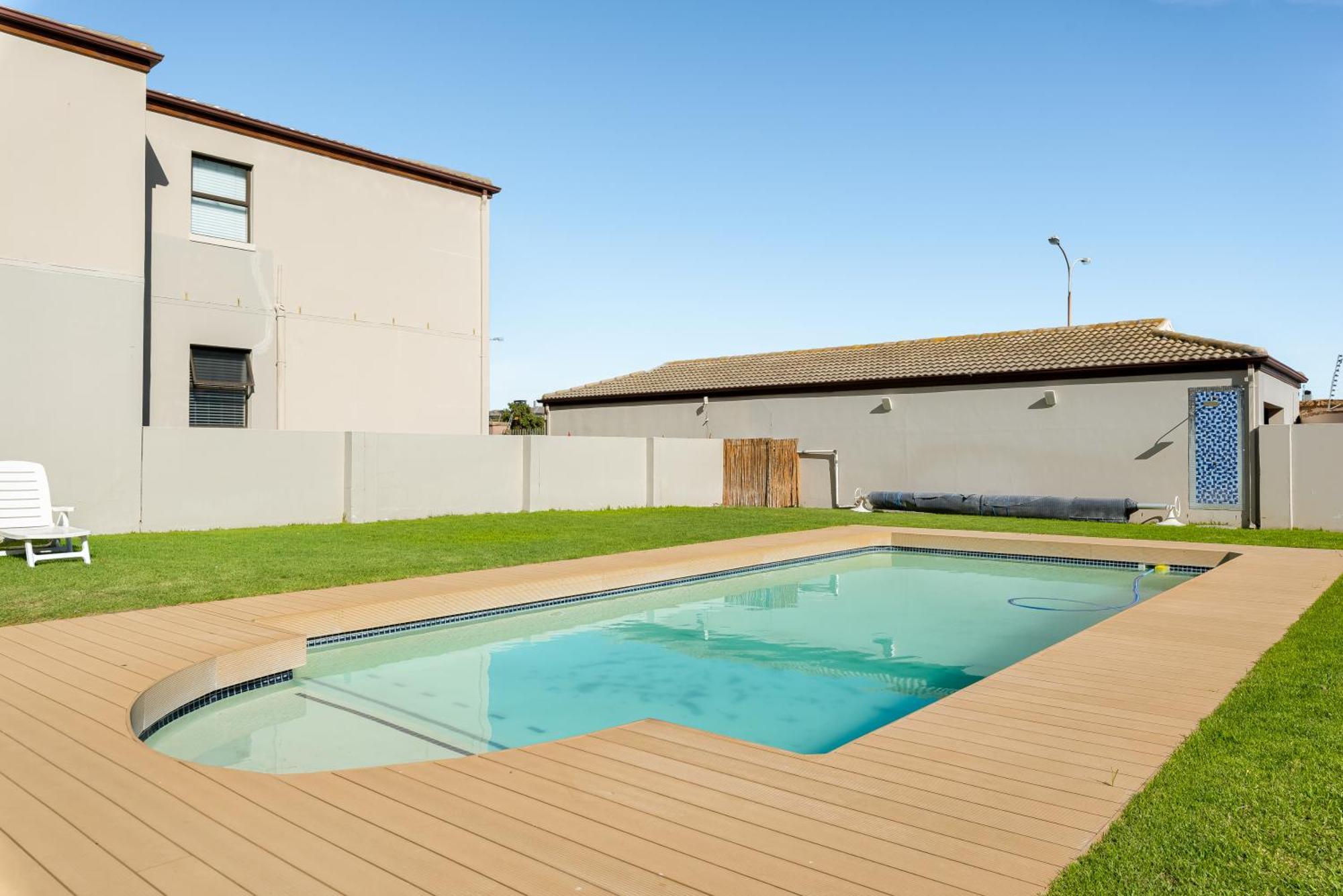 90 St Tropez Big Bay Club Apartment
